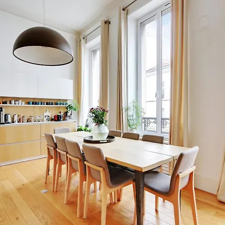 Very Atypical 6 People Apartment