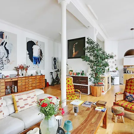 Very Atypical 6 People Apartment