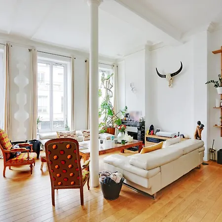 Very Atypical 6 People Apartment